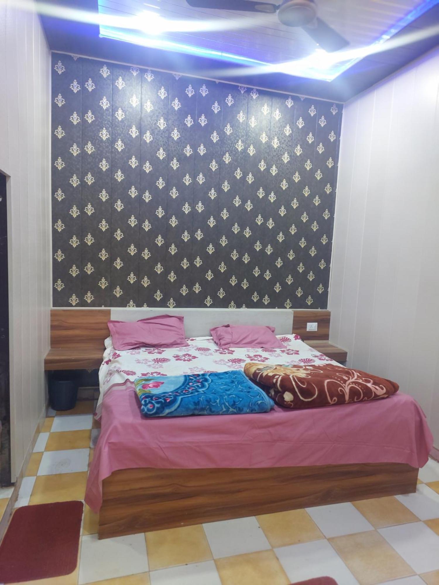 Kanti Devi Seva Sadan Mathura Exteriör bild